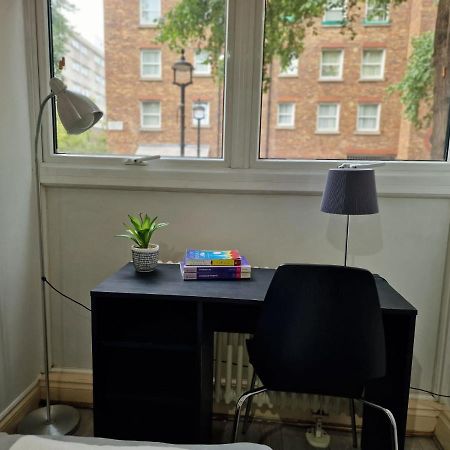 2 Bedrooms Flat In Great Location! Лондон Екстериор снимка