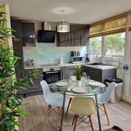 2 Bedrooms Flat In Great Location! Лондон Екстериор снимка